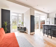Modern 4BR Home in SE3 near North Greenwich and Kidbrooke Station Sleeps 8