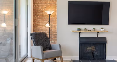 E Lake Dr Lisle Apartment