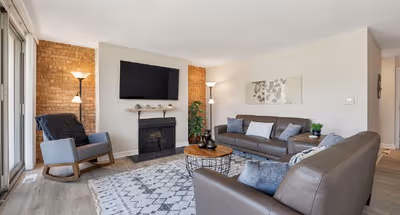 E Lake Dr Lisle Apartment