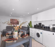 Luxury 3BR 2BA with Hot Tub & Garden
