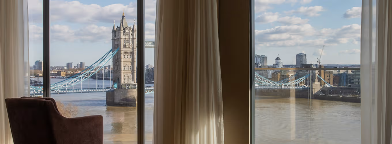 Modern London furnished apartment with skyline views of London