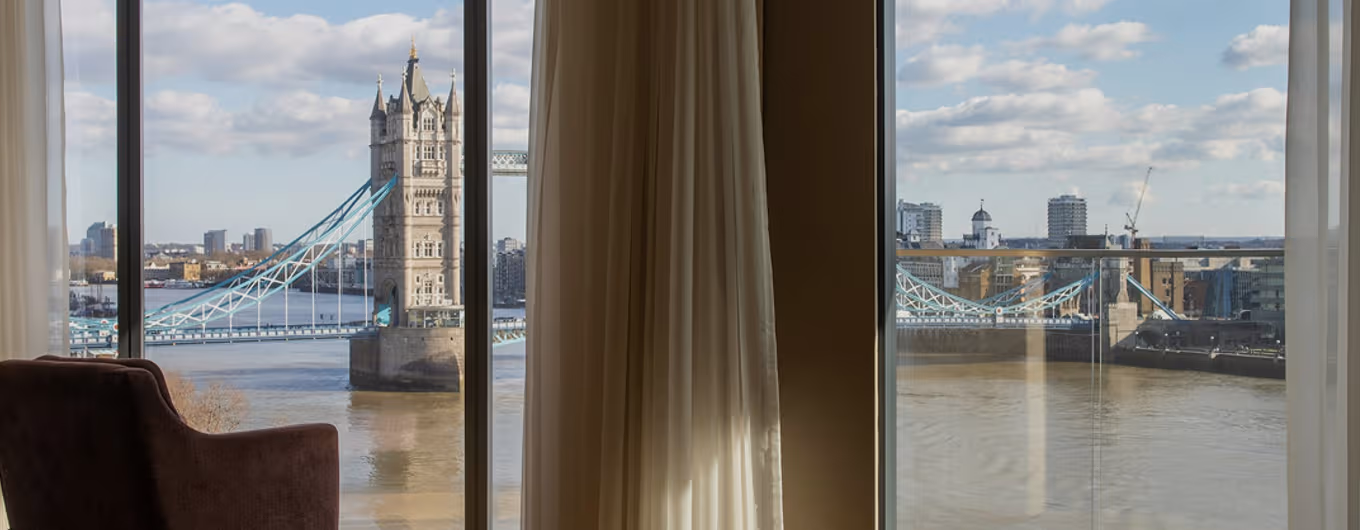 Modern London furnished apartment with skyline views of London