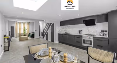 Pet-friendly Modern 3BR 1.5BATH Home Near Maze Hill – Sleeps 6