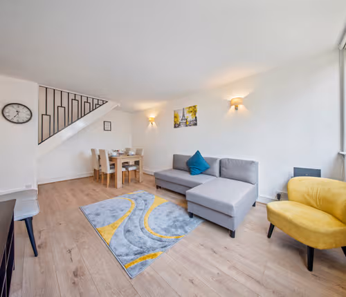 Cosy 2 Bed Chigwell Flat with Free Parking