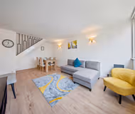 Cosy 2 Bed Chigwell Flat with Free Parking