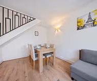 Cosy 2 Bed Chigwell Flat with Free Parking