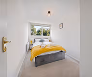 Cosy 2 Bed Chigwell Flat with Free Parking