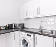 Modern Thames Circle 1-Bedroom Gem in Canary Wharf