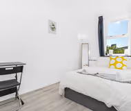 Modern Thames Circle 1-Bedroom Gem in Canary Wharf