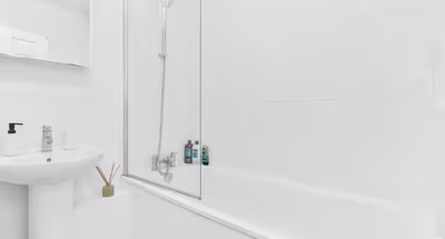 Modern Thames Circle 1-Bedroom Gem in Canary Wharf