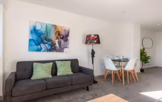 Modern 2BR Haven in Hull City Center