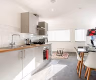 Modern 2BR Haven in Hull City Center