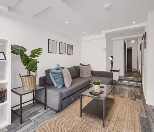 Charming 2 Bedroom City-Centre Flat w/ Sunny Patio