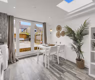 Charming 2 Bedroom City-Centre Flat w/ Sunny Patio