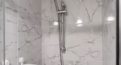 Charming 2 Bedroom City-Centre Flat w/ Sunny Patio