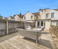 Charming 2 Bedroom City-Centre Flat w/ Sunny Patio