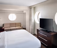 South LaSalle Street ApartHotel