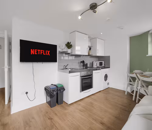 1 BR City Center | Perfect Getaway | Free WIFI