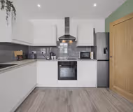 Spacious & Stylish - Free Parking - Fast Wifi