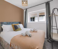 Spacious & Stylish - Free Parking - Fast Wifi