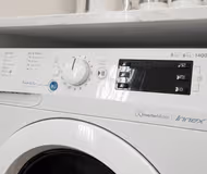 Top Floor Apt - Central & Stylish - Free Wifi