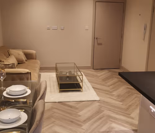 London 2BR Retreat with Free Parking & City Access