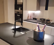 London 2BR Retreat with Free Parking & City Access