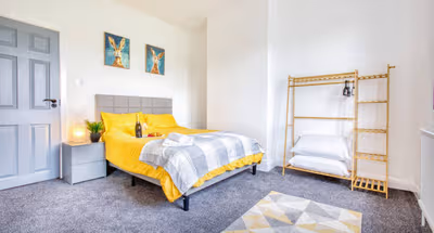 Modern 3-Bed Home Sleeps 6 with Parking & Fast WiFi Perfect for Contractors & Long Stays
