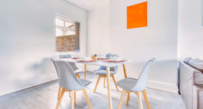 Modern 3-Bed Home Sleeps 6 with Parking & Fast WiFi Perfect for Contractors & Long Stays