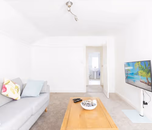 10 The Glen, Worthing BN13 2AB, UK