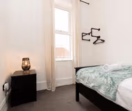 Spacious 4BR Home in Gateshead Sleeps 7 w/Parking