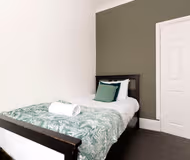 Spacious 4BR Home in Gateshead Sleeps 7 w/Parking