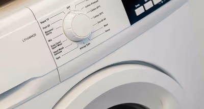 Simple Comforts: 2BR Flat with Free Parking in Newcastle-under-Lyme