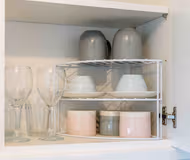 Simple Comforts: 2BR Flat with Free Parking in Newcastle-under-Lyme