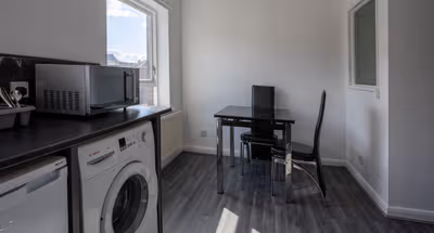 Charming 2BR Maisonette in Carlisle Center