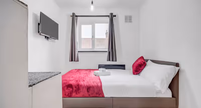 Spacious 4-Bedroom Haven in Orpington Retreat