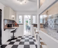 Spacious 4-Bedroom Haven in Orpington Retreat