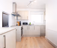 Coastal Charm 1BR Flat near the Sea Street Parking