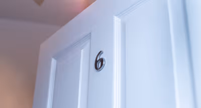 Coastal Charm 1BR Flat near the Sea Street Parking