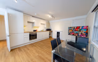 Ipswich City Centre Stay – 2BR 2BATH Flat for 6 Guests