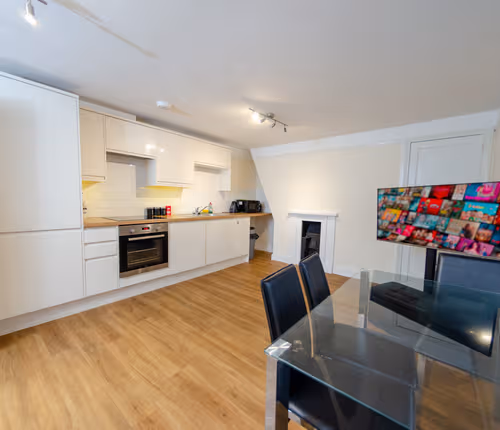 Ipswich City Centre Stay – 2BR 2BATH Flat for 6 Guests