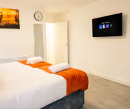 Stylish 3-Bed Flat Near Cardiff City Centre & Uni