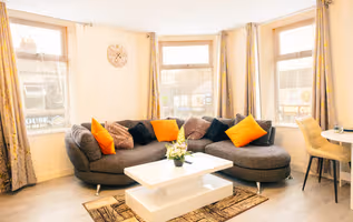 Stylish 3-Bed Flat Near Cardiff City Centre & Uni