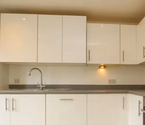 Colchester Retreat: 4BR 2BATH Ample Street Parking