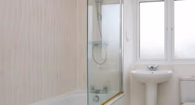 Colchester Retreat: 4BR 2BATH Ample Street Parking