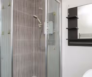 Colchester Retreat: 4BR 2BATH Ample Street Parking