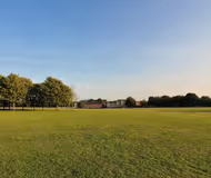 Colchester Retreat: 4BR 2BATH Ample Street Parking