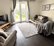 Colchester Retreat: 4BR 2BATH Ample Street Parking