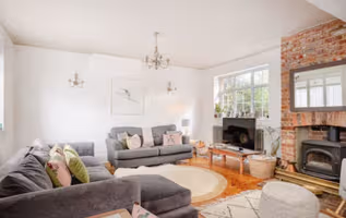 Stylish 2-Bed Home Close to Stansted Airport