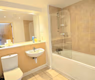 Modern 2 bed 2 bath in Bow